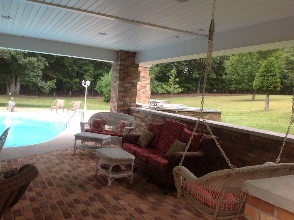 pool-area-and-swing.jpg