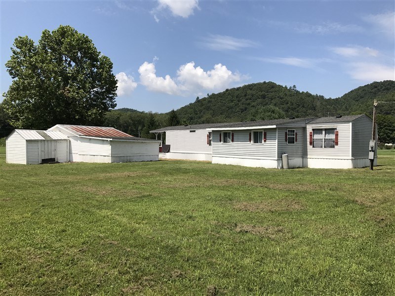 2BR, 2BA singlewide manufactured home on 1.24 for sale in White
